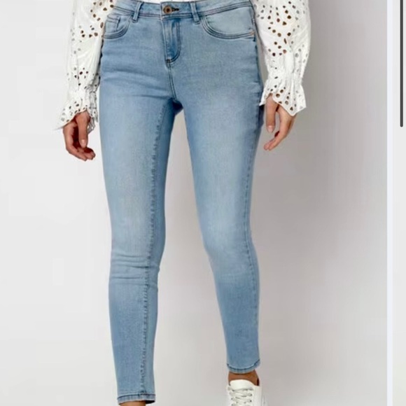 BETABRAND Yoga Light wash size small pull on ankle / cropped skinny jeans - Picture 1 of 7